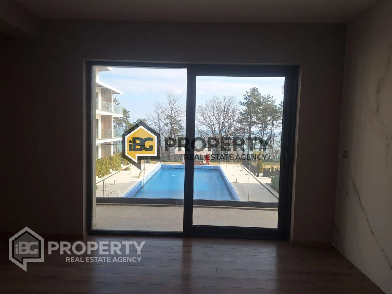 Prostorný apartmán s panoramatickými okny u moře v oblasti města Byala!