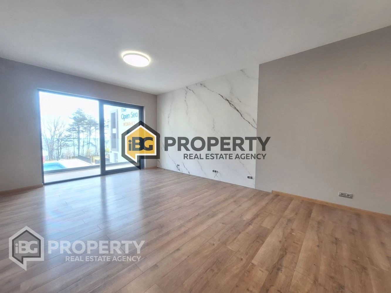 Prostorný apartmán s panoramatickými okny u moře v oblasti města Byala!