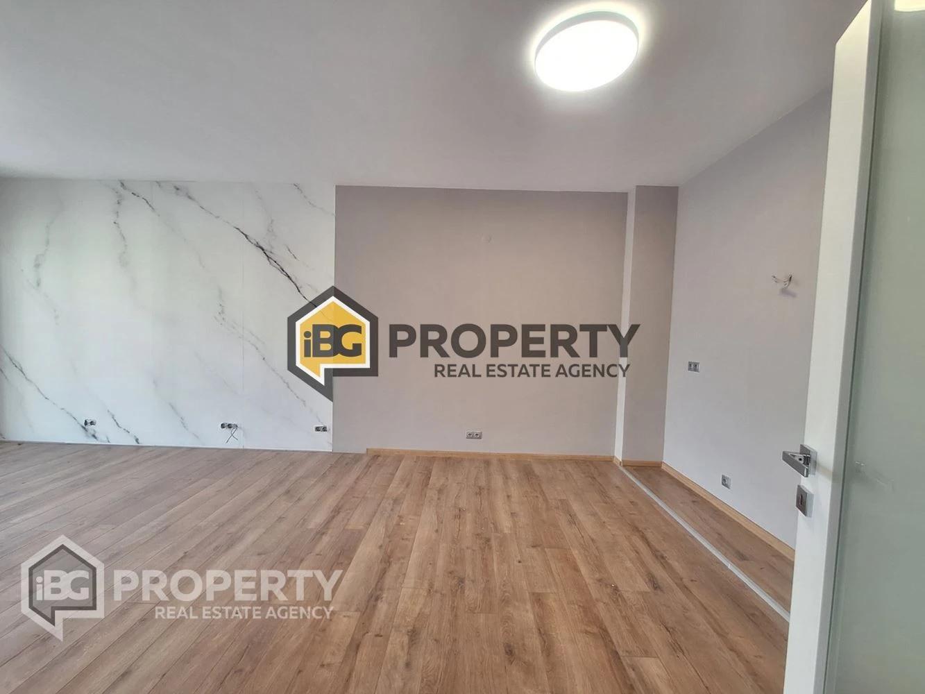 Prostorný apartmán s panoramatickými okny u moře v oblasti města Byala!