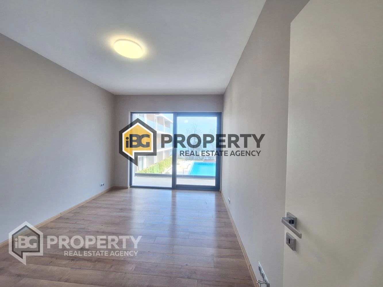 Prostorný apartmán s panoramatickými okny u moře v oblasti města Byala!