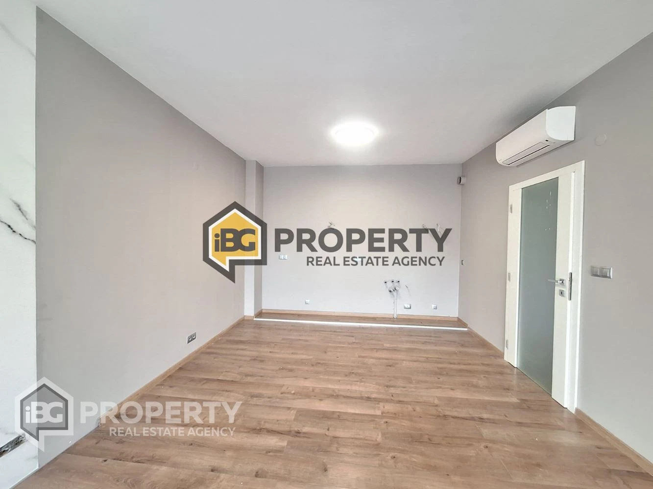 Prostorný apartmán s panoramatickými okny u moře v oblasti města Byala!