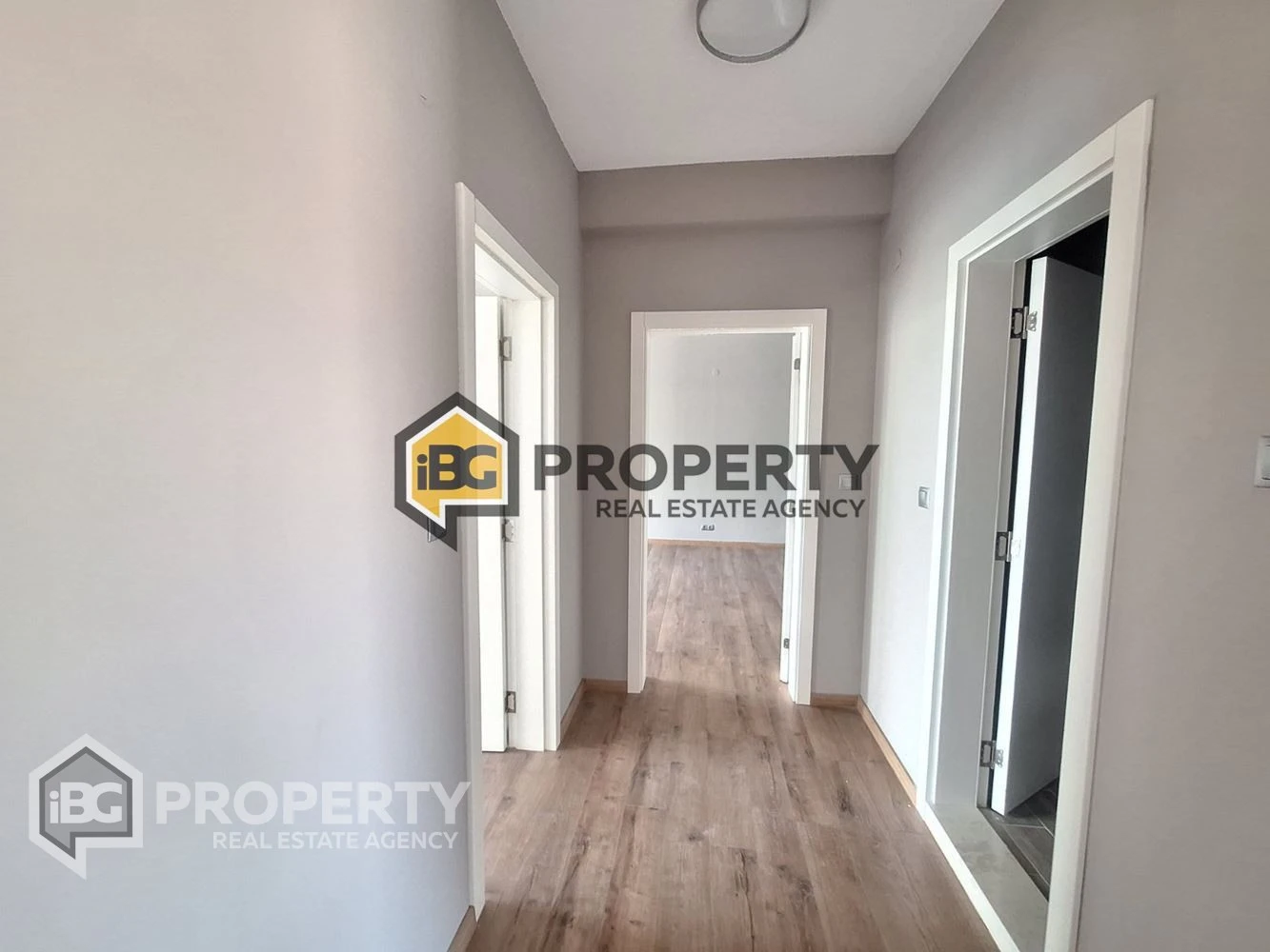 Prostorný apartmán s panoramatickými okny u moře v oblasti města Byala!